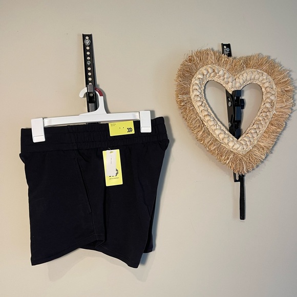 NWT All In Motion Women's Size XS Black Mid-Rise Shorts - Picture 3 of 11